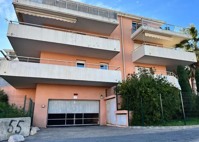 Terrasse Pres De La Plage